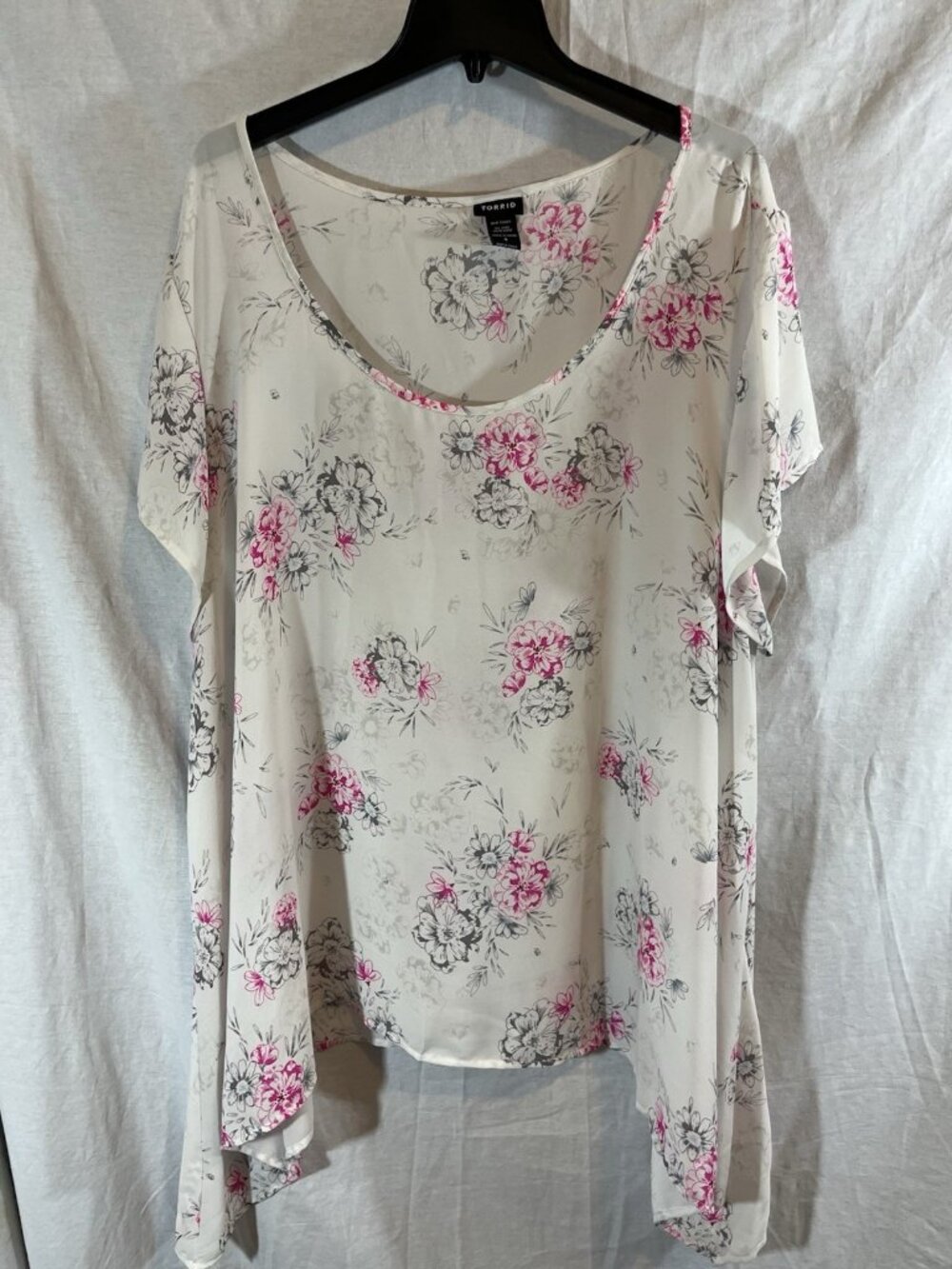 Torrid Women’s 4X White & Pink Floral Blouse
